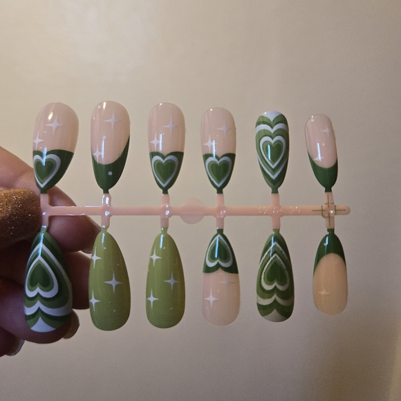 🍒🍒 Green Heart Press On Nails 24 Pieces❗️Final Price❗️ - Picture 7 of 7